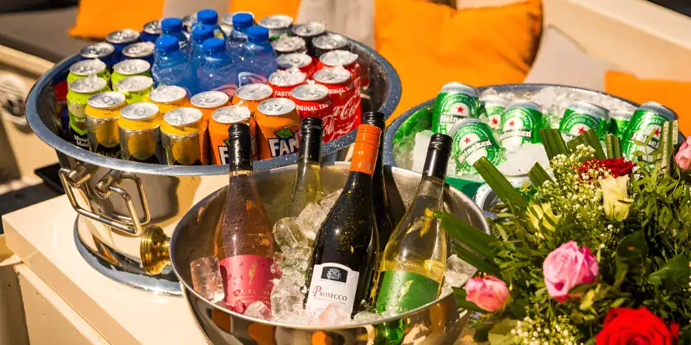 drankarrangement op de Apsara sloep