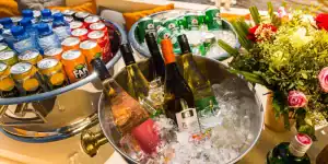 Een assortiment aan fris, bier en wijn