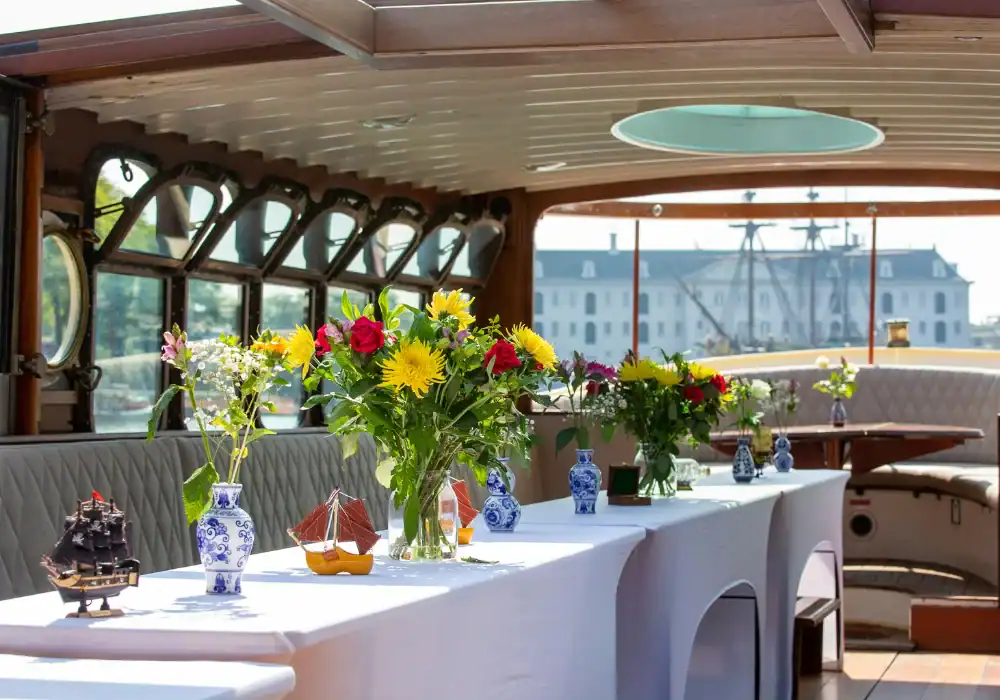 Interieur van wolk boot Amsterdam