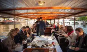Diner aan boord Old Queen met drankjes