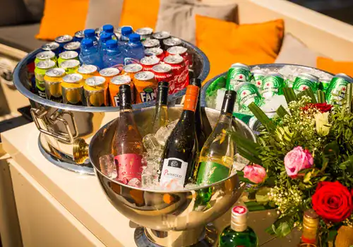 Een assortiment van fris, wijn en bier