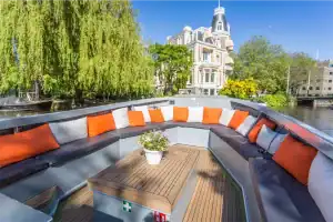 Luxe zitplekken op boot Vibe interieur