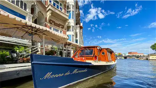 Monne de Miranda in front of Amstel Hotel Amsterdam