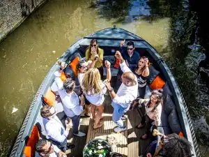 Party op Sloep Nomag Grachten Amsterdam