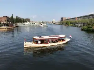 Das Salonboot Griffioen auf den Amsterdamer Grachten