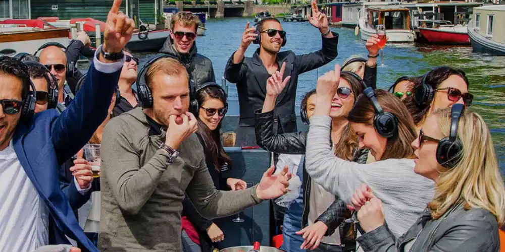 Feest op de open sloep