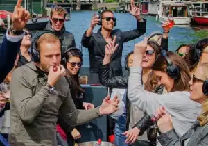 Silent disco boot Amsterdam uitgelichte foto