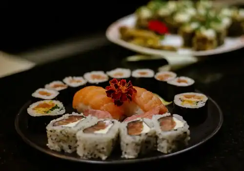 Assortiment van sushi op een bord
