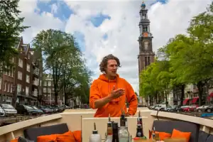 Tour guide op sloep Nomag Amsterdam
