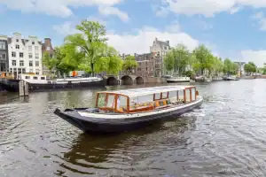 Zijaanzicht met ramen open Bartolotti boot