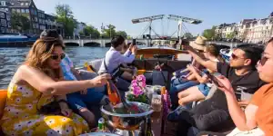 All-inclusive Amsterdam canal cruise – atmospheric photo 2