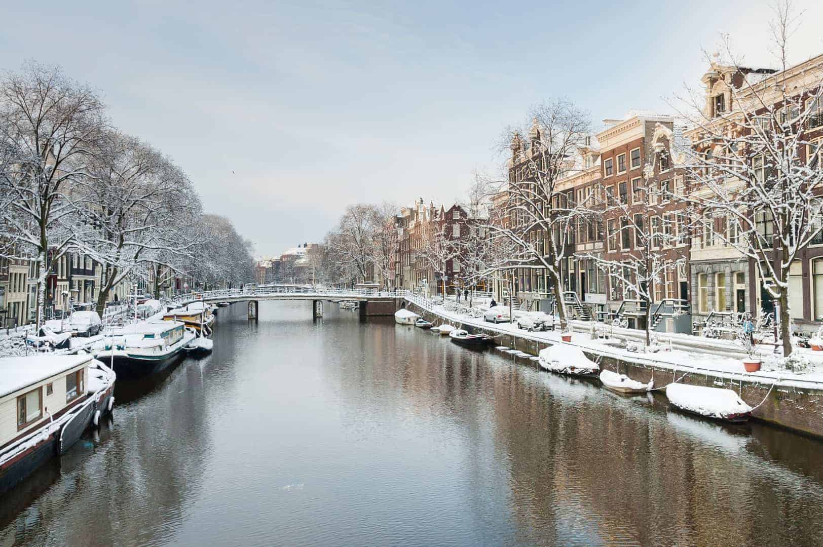 Amsterdamer Gracht im Winter