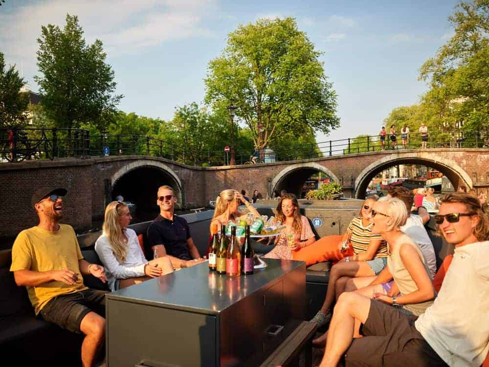 Varen over de Amsterdamse grachten