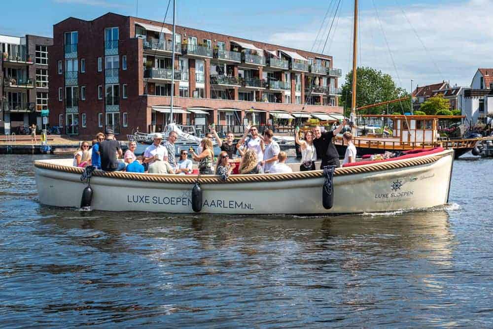 Bedrijfsjubileum op een luxe sloep