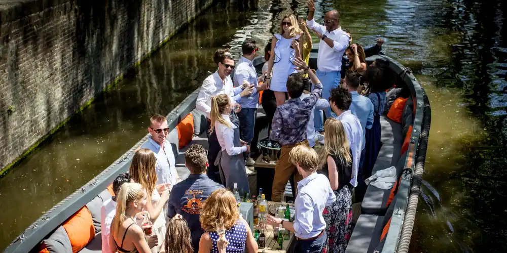 Bedrijfsuitje grote groep