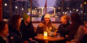 Luxus-Abendfahrt auf einem Amsterdamer Salonboot – Stimmungsfoto 1