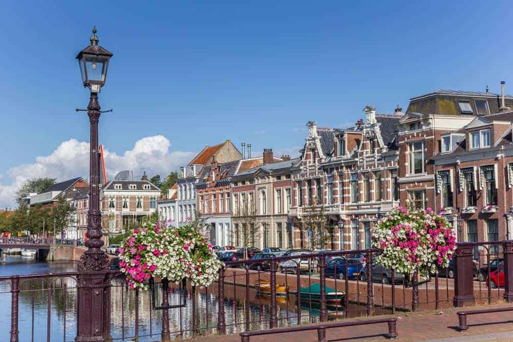 Varen door de nieuwe gracht in Haarlem