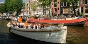 Luxury canal boat tour featured photo