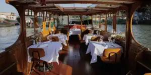 Tafel layout van salonboot jean schmitz